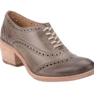 Frye Maggie Wingtip Heeled Oxfords Taupe Sz 7.5